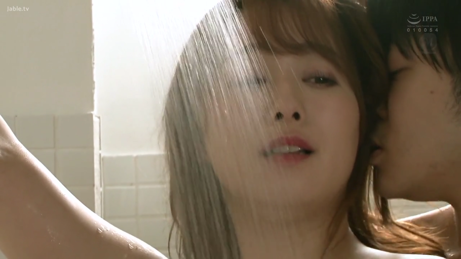 Close-up of the face · Bathroom · Hazy · 湿身 · Nude · showerhead · 洗澡 · 依偎