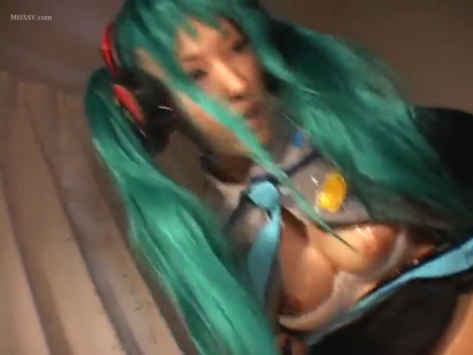 室内 · 俯身 · 胸部特写 · 巨乳 · 迷离 · 性爱 · 耳机 · 初音未来Cosplay