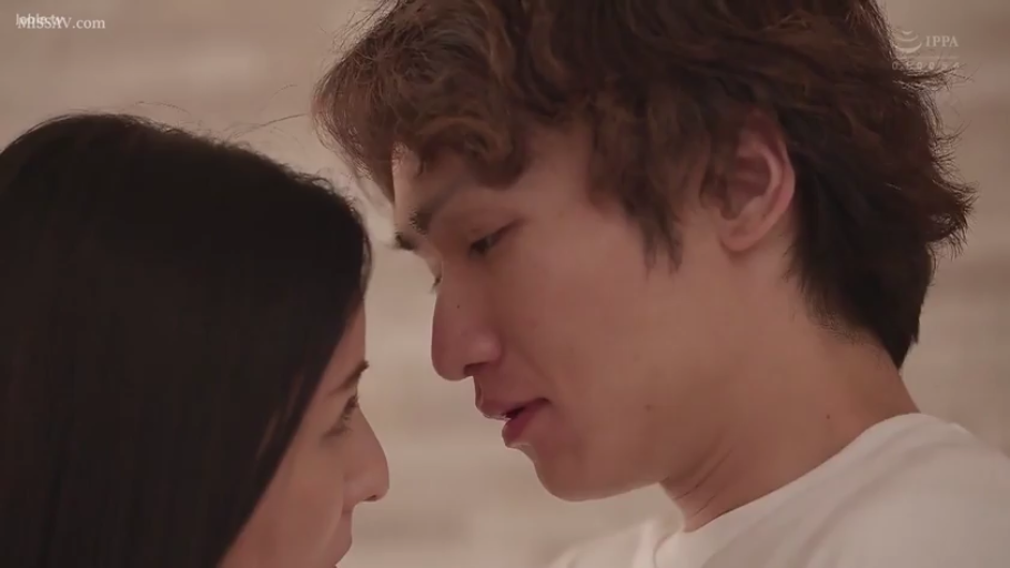 室内 · 投入 · 面部特写 · 便服 · 近景 · 相拥 · 舌吻