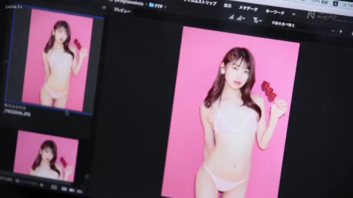 Whole body · Standing Posture · staged photo · 自然 · Studio · 白色比基尼 · 棒棒糖 · 电脑修图界面