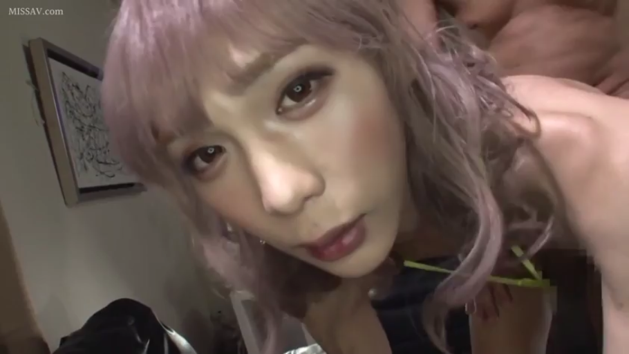 俯身 · 卧室 · 面部特写 · 诱惑 · 内衣 · POV · 画框 · 粉色长发