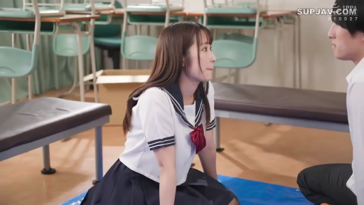 跪坐 · 教室 · 課桌 · 劇情 · 对视 · 水手服 · 害羞