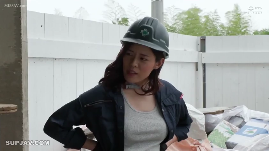 半身 · 工作服 · 叉腰 · 工地