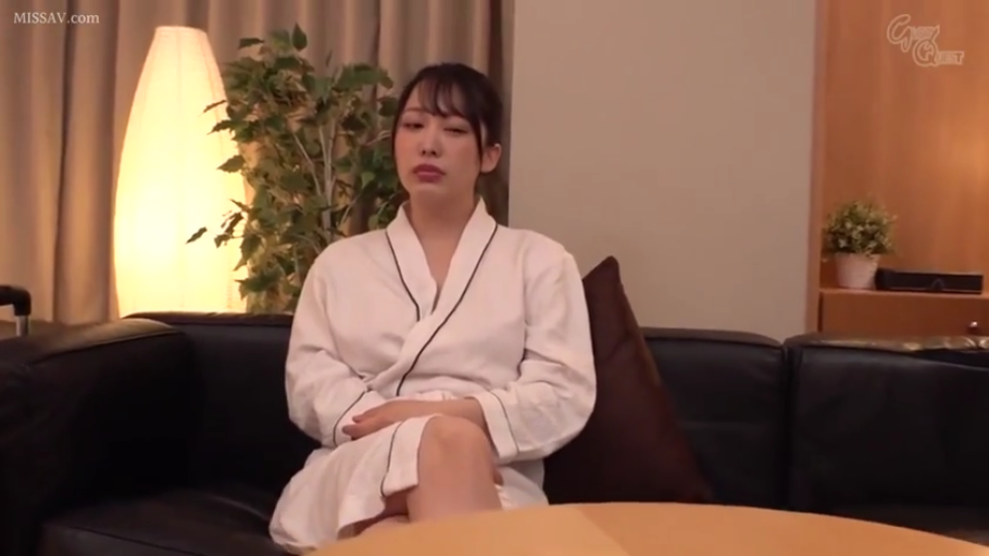 跪坐 · 教室 · 角色扮演 · 西装 · 全景 · 微笑 · 辅导 · 课桌