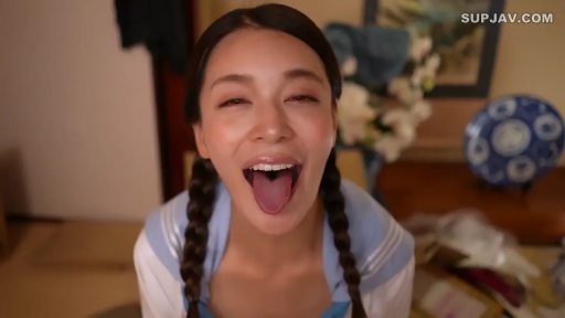 全身 · 段ボール箱 · 水手服 · 興奮 · 吐舌头 · 麻花辫 · M字蹲 · 杂乱房间