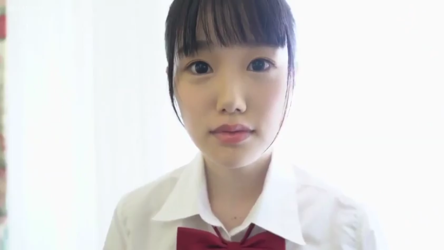 室内 · 站立 · 面部特写 · 注视 · 平淡 · 蝴蝶结 · 学生装 · 少女