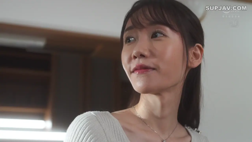 Indoor · Close-up of the face · 平静 · Necklace · Gaze · Grey knitted sweater · 侧颜 · 侧头