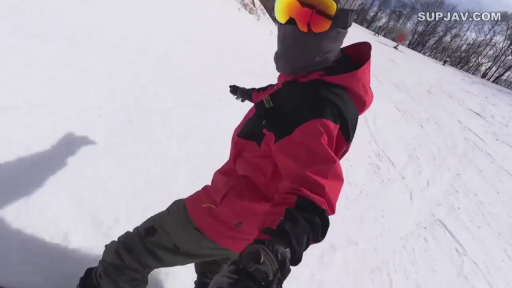 中景 · 滑雪服 · 滑雪场 · 滑雪 · 滑行姿态