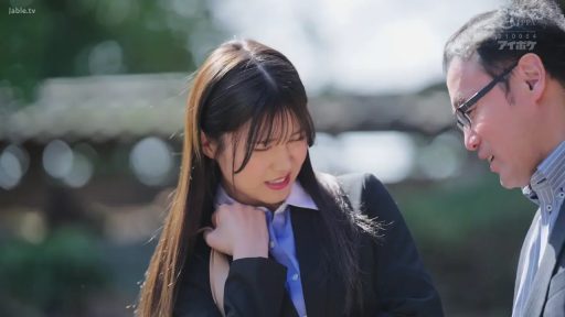 眼镜 · 站立 · OL装 · 半身 · 剧情 · 谈话 · 户外 · 厌恶