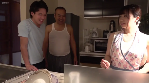 站立 · 微笑 · 对话 · 居家 · 厨房 · 围裙 · 厨具