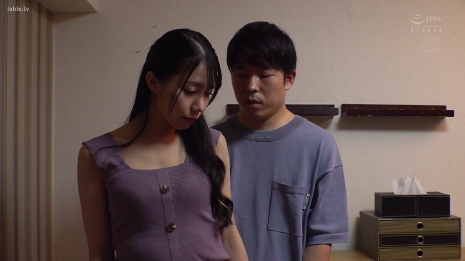 室内 · 口交 · 陶醉 · 跪姿 · 嘴部 · 内衣 · 局部打码