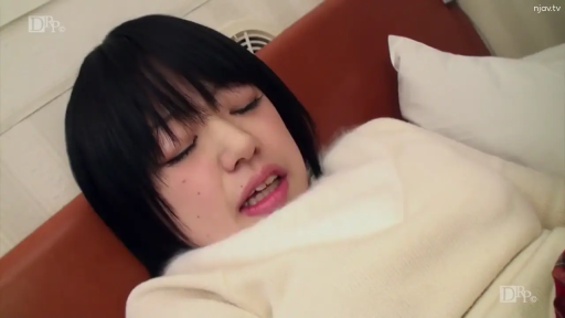 Indoor · Intoxicated · pillow · 面部特写 · moan · 毛衣 · 卧姿 · 短发