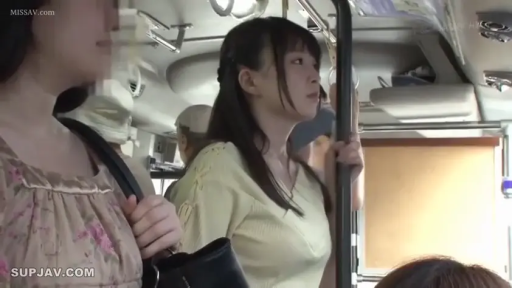 Stand · Medium shot · Armrest · By Bus · bland · Light-colored top · 巴士内