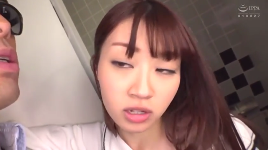 室内 · 脸部 · 迷离 · 制服 · 凝视 · 靠近 · 墨镜