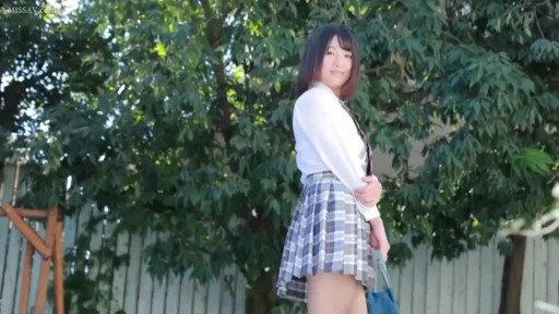 全身 · JK制服 · 户外 · 侧身回头