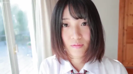 室內 · 憂鬱 · 注視 · 头部特写 · 学生装 · 正面站立 · 肖像