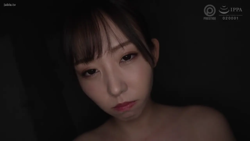 室内 · 忧郁 · 面部特写 · 裸体 · 凝视 · 清纯 · 正面