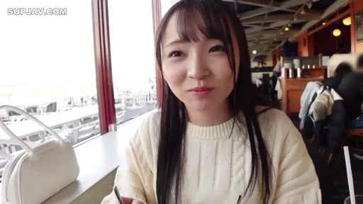 Sitting Posture · Close-up of the face · 室内餐厅 · Dining · 餐具 · Sweet smile · 长直发 · 白色针织毛衣