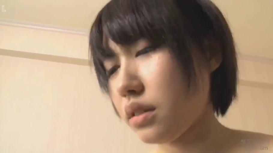 室内 · 俯身 · 脸部特写 · 迷离 · 性行为 · 裸体 · 短发