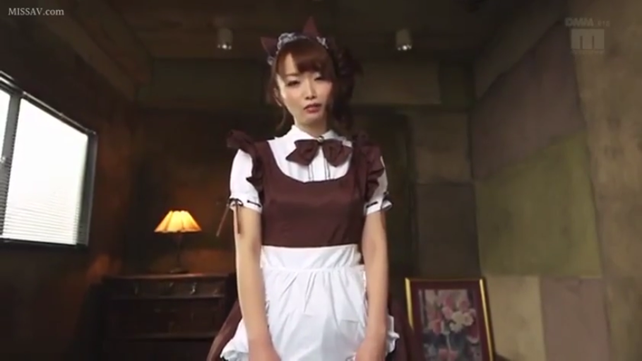 站立 · 中景 · 平静 · 注视 · 女仆装 · 房间