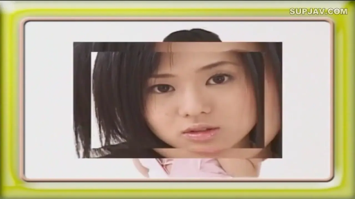 顔部のクローズアップ · 影棚 · 注视行为 · 平静表情 · 正面姿势 · 粉色服装 · 装饰边框 · 人像展示