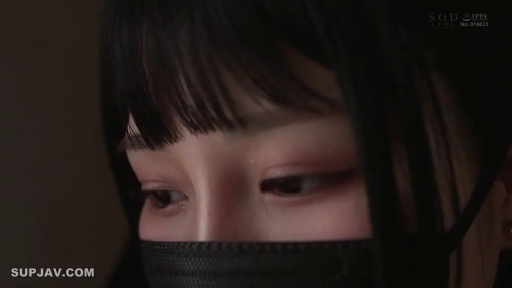 室内 · 忧郁 · 凝视 · 局部特写 · 口罩 · 黑色口罩 · 眼睛特写 · 特写姿势