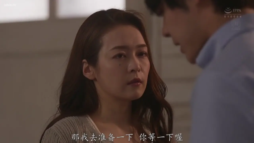 室内 · 交谈 · 脸部 · 站立 · 字幕 · 平静 · 剧情 · 便服