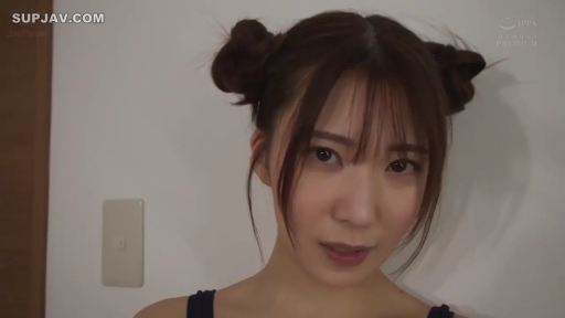 室内 · 脸部 · 自然 · 对视 · 正面 · 吊带 · 双丸子头