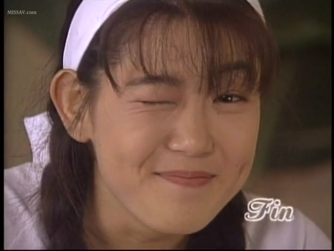 室内 · 面部特写 · 白色上衣 · 正面