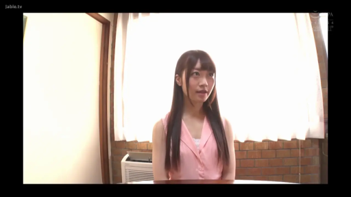 坐姿 · 半身 · 注视 · 房间 · 平淡 · 长发 · 粉色上衣 · 空调