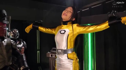 半身特写 · 痛苦表情 · 秘密基地 · 黄色战队紧身衣 · 十字架绑缚 · 束缚囚禁 · 木制十字架 · 特摄女英雄