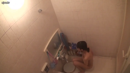 Fully nude · Bathroom · Squat position · 俯拍 · 洗漱 · 卫浴用品