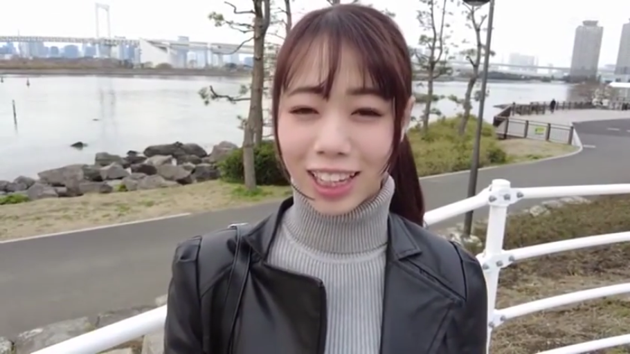 浴室 · 展示 · 臀部 · 湿身效果 · 背向站立 · 白色湿透半透明内裤