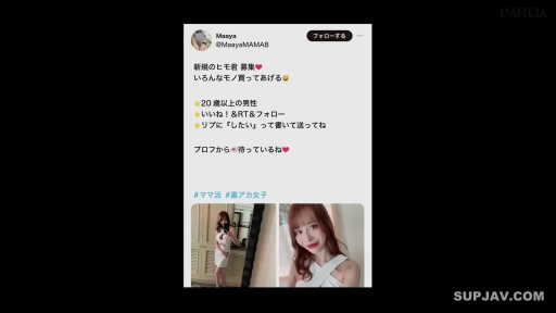 室内 · 全身镜面自拍 · 站立 · 微笑 · 手机 · 日文文本 · 白色紧身连衣裙 · 社交媒体展示