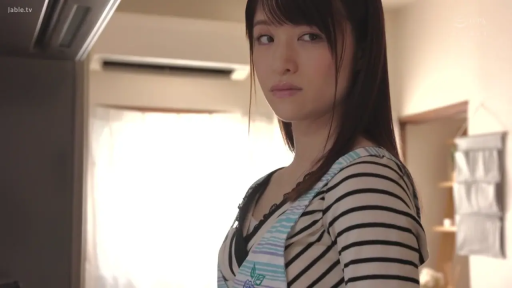 面部 · 居家 · 厨房 · 凝视 · 冷淡 · 厨具 · 侧身回眸 · 条纹衫与围裙