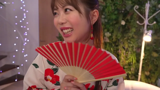 室内 · 坐姿 · 微笑 · 面部特写 · 浴衣 · 折扇 · 日本 · 持扇