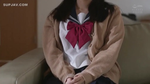 坐姿 · 胸部特写 · 沙发 · 静坐 · 客厅 · 针织开衫 · 无表情 · 制服题材