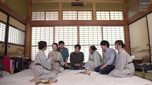 酒水食物 · 全景 · 自然 · 日式浴衣 · 多人场景 · 围坐 · 聚会聊天 · 日式和室（榻榻米）