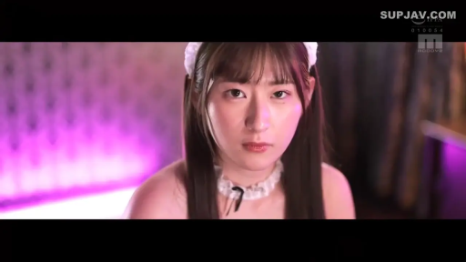 Close-up of the face · Gaze · 女仆装 · 影棚 · 冷峻 · 蕾丝头饰 · 黑长直 · Facing