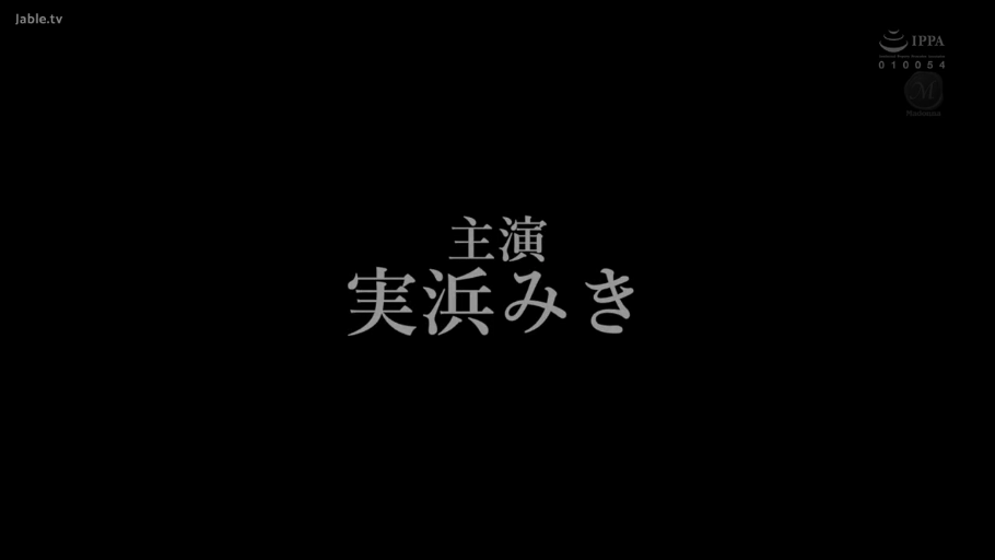 室内 · 严肃 · 面部 · 站立 · 职业装 · 凝视 · 气质