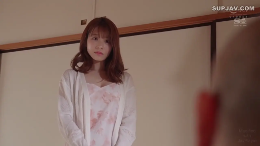 单人 · 忧郁 · 站立 · 和室 · 中景 · 注视 · 吊带睡衣 · 拉门