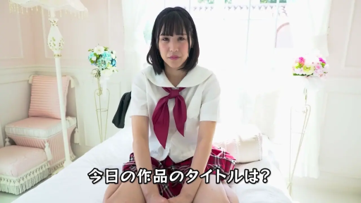 坐姿 · 卧室 · 床 · 半身 · 拘谨 · 水手服 · 日文字幕 · 面向镜头