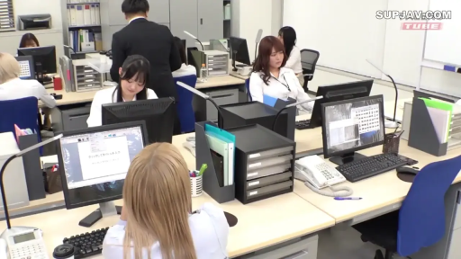 坐姿 · 专注 · 办公室 · 全景 · 电脑 · 职业装 · 多人 · 办公