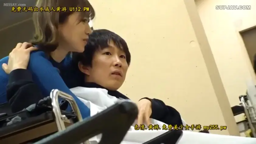 Indoor · Medium shot · 拥抱 · Everyday clothes · Plot category · Wheelchair · 剧情对话 · 关切