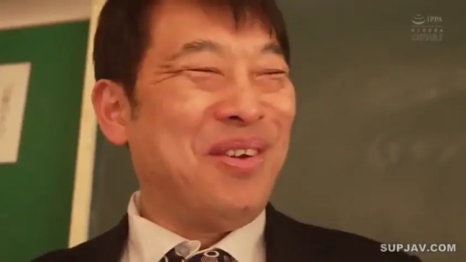 教室 · 脸部特写 · 西装