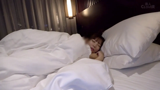 面部 · 卧室 · 平静 · 枕头 · 裸体 · 侧躺 · 睡觉