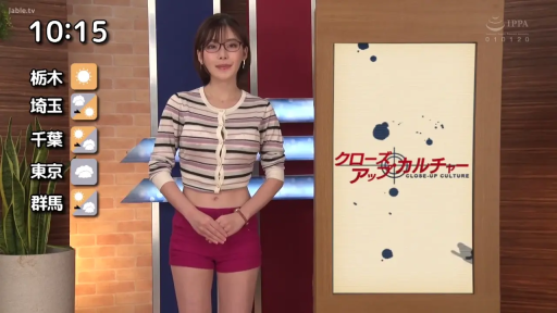 室内 · 站立 · 中景 · 平静 · 谈话 · 厨房 · 围裙 · 烧水壶
