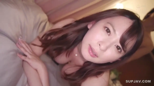 脸部特写 · 全裸 · 卧室 · 俯卧 · 自然 · 第一人称视角 · 凝视镜头 · 床褥