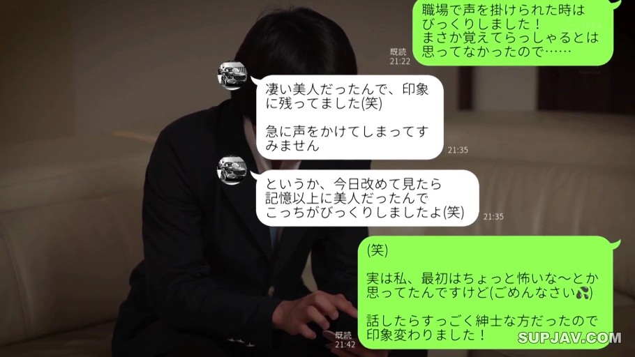 坐姿 · 饮酒 · 和室 · 自然 · 矮桌 · 格纹睡衣 · 剧情场景