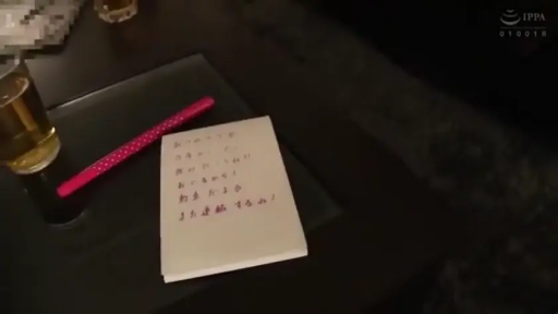 Indoor · Display · Item Close-up · 空镜头 · 纸笔 · 平放